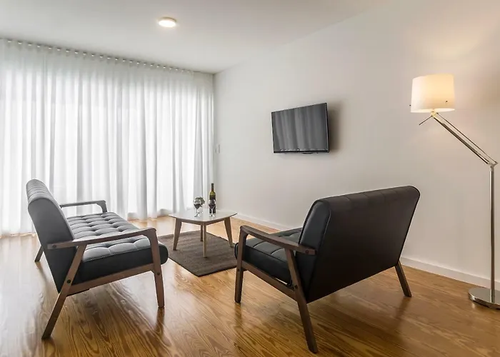 Apartment Market Place *