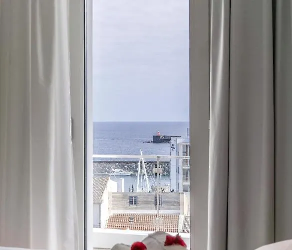 Apartment Market Place *